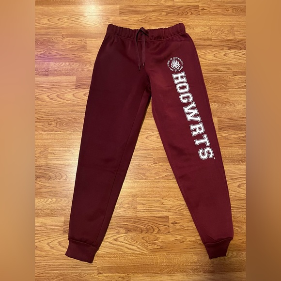 Hogwarts Women’s Sweats - Picture 1 of 2